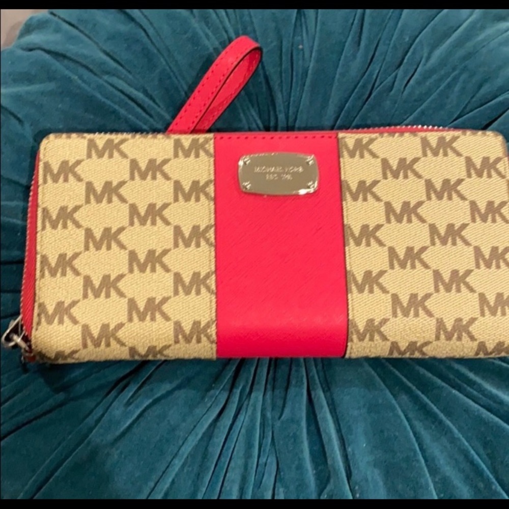 Michael Kors Wallet! New never worn
